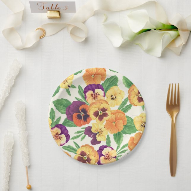 Assiettes En Carton Pansies sur blanc cassé (Mariage)