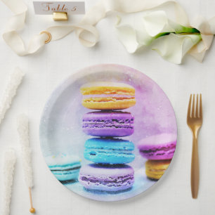 Assiettes En Carton Photo de macarons colorés et délicieux