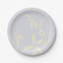 Plato de papel con diseño floral.
