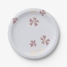 Plato de papel con diseño floral.