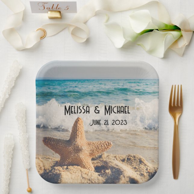 Assiettes En Carton Starfish sur une plage de sable Photo (Mariage)