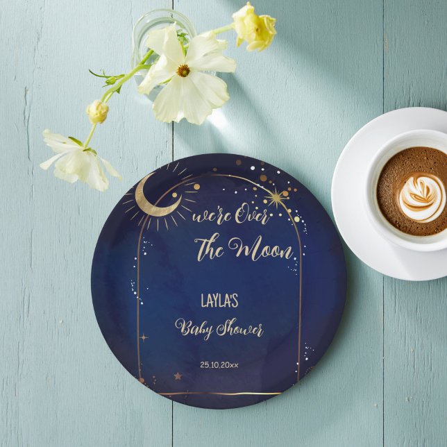 Assiettes En Carton Sur le Baby shower céleste de la Lune imprimé (Over the Moon celestial Baby Shower monogrammed printed Paper Plates personalized table decor)