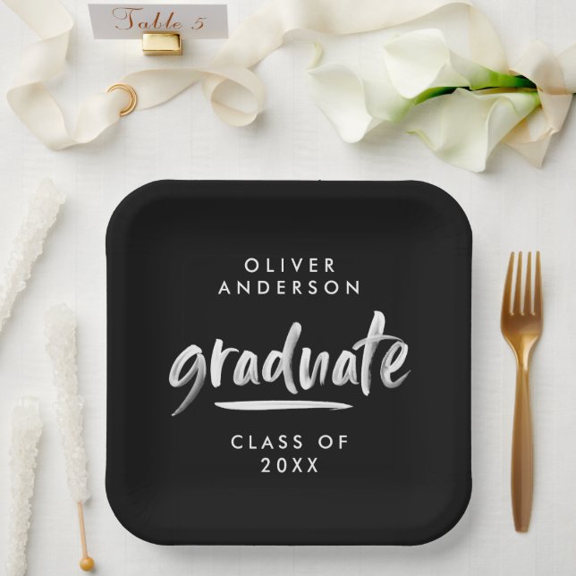 Assiettes En Carton Typographie de script moderne graduation noire (Mariage)