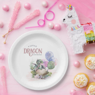 Assiettes En Carton Un petit dragon se trouve sur le Baby shower Way G