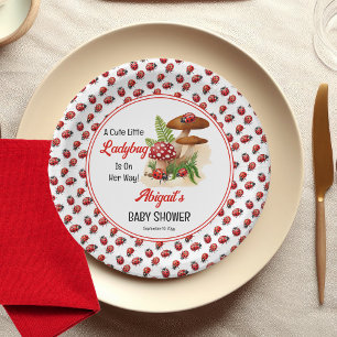 Assiettes En Carton Une Mignonne Petite Ladybug Est En Chemin De Baby
