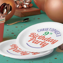 Assiettes en papier pour la célébration d'un 9e an