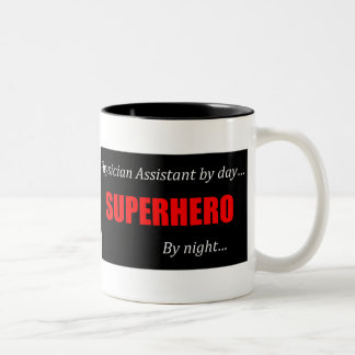Assistant de médecin par la tasse de jour