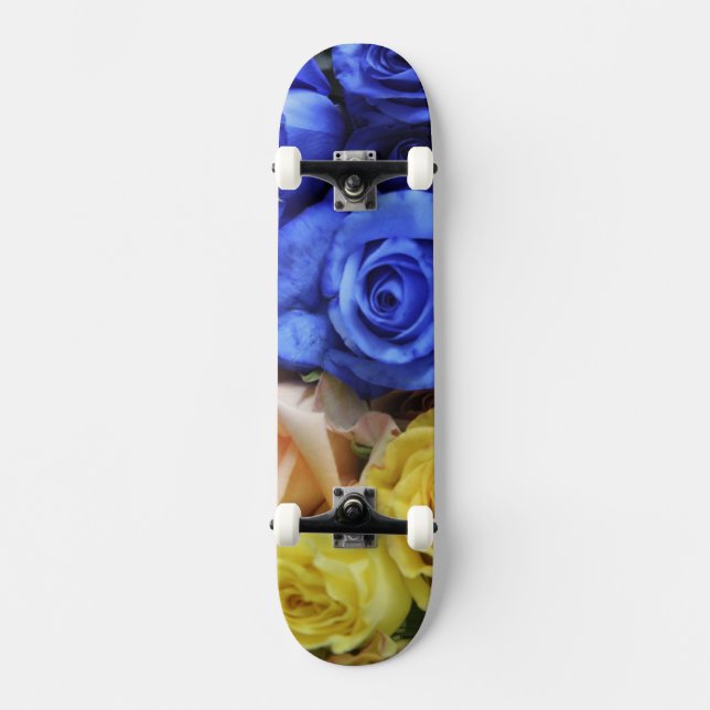 Assorted fresh rose bouquets skateboard (Front)