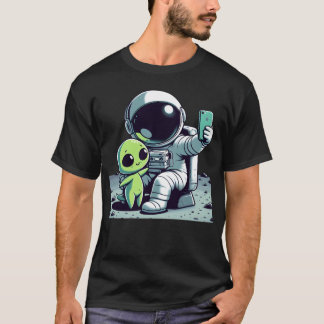 ASTRO SELFIE - Fun Cartoon Astronaut Alien Selfie T-Shirt