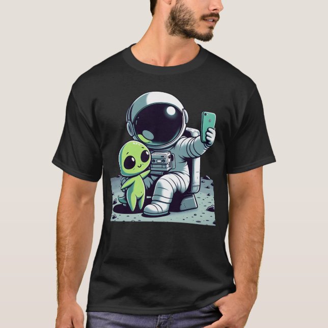 ASTRO SELFIE - Fun Cartoon Astronaut Alien Selfie T-Shirt (Front)