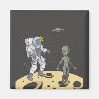 Astronaut and alien 