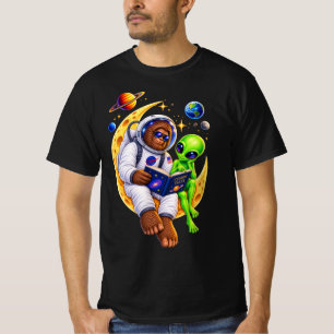 Astronaut Bigfoot Reading Book to Alien on Moon , T-Shirt