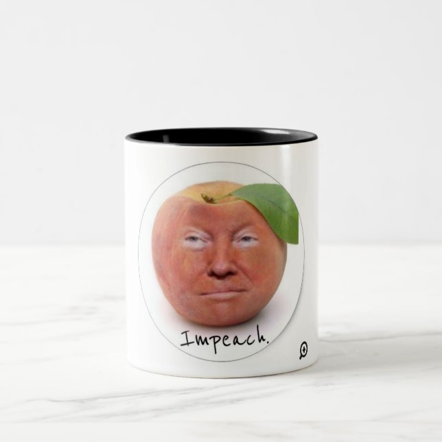 Attaquez la tasse de Donald Trump (Centre)