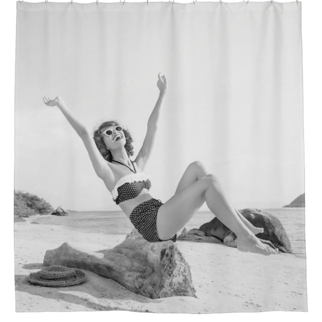 Attractive young woman in bikini on the beachvinta (Front)