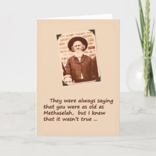 Au-dessus de la carte d'anniversaire de colline