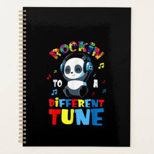 Autiste Rockin À Un Panda Cute De Tune Différe