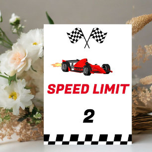 Auto Race Grossissant Deux Signes À Vitesse Limite