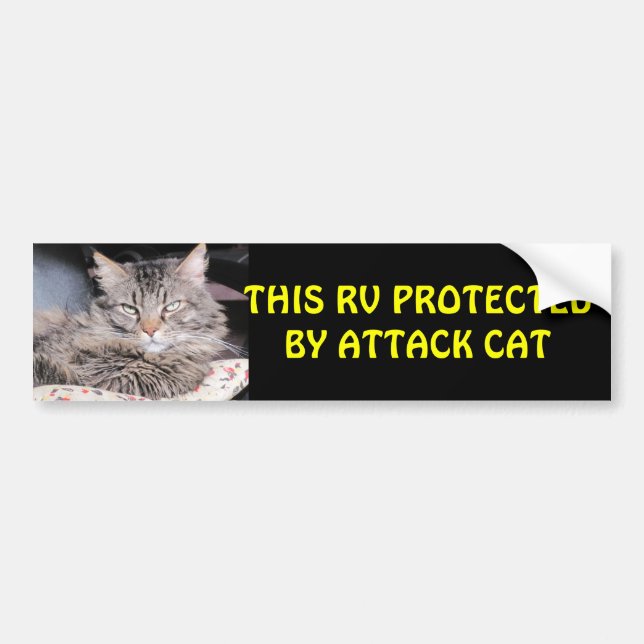 Autocollant De Voiture Ce rv protégé par le chat d'attaque (Devant)