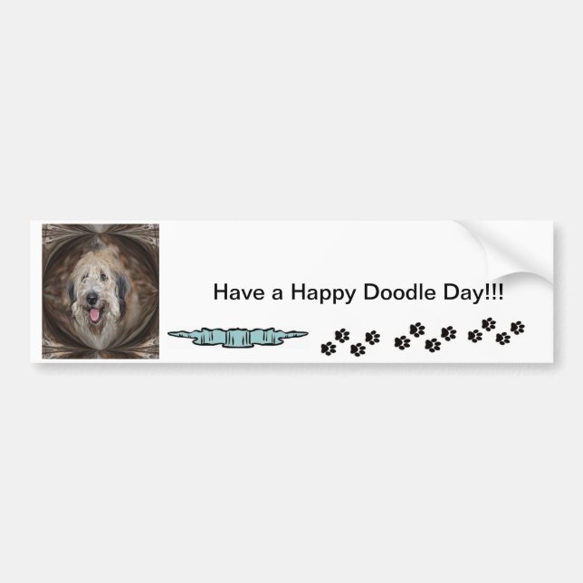 Autocollant De Voiture Le Doodle Dog a un joyeux Doodle Day (Devant)