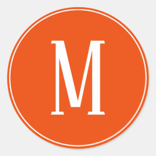 Autocollant rond orange vif avec monogramme blanc