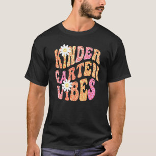 Autumn KINDERGARTEN VIBES Retro Kinder Teacher Fal T-Shirt