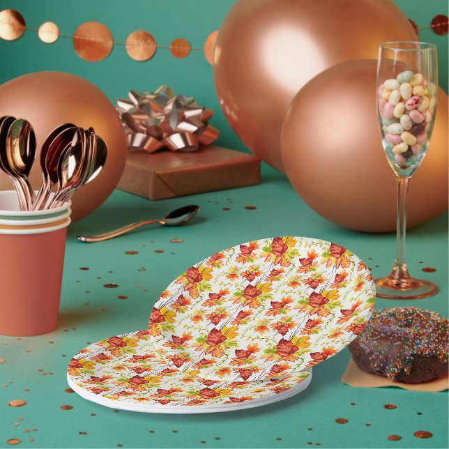 Autumn maple leaves pattern  paper plate (Multi)
