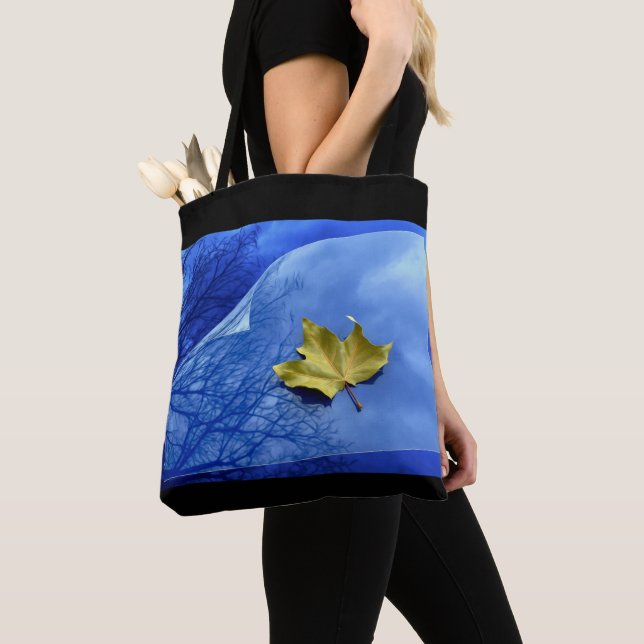Autumn to winter tote bag (Close Up)
