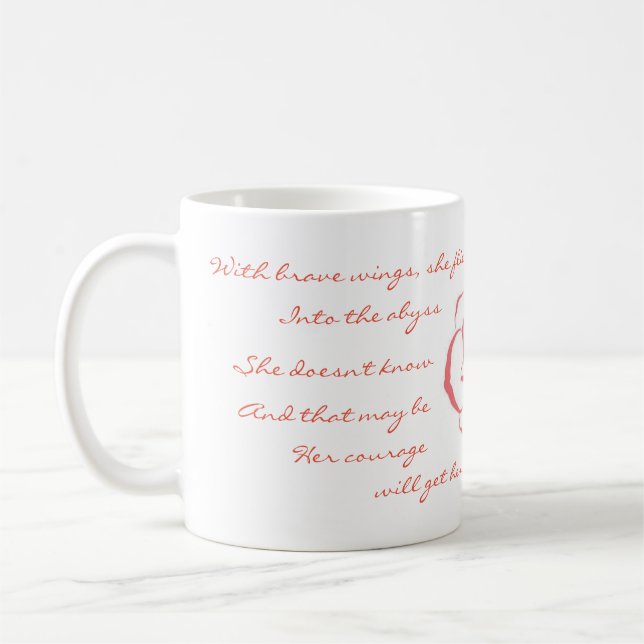 Avec les ailes courageuses, elle pilote la tasse (Gauche)