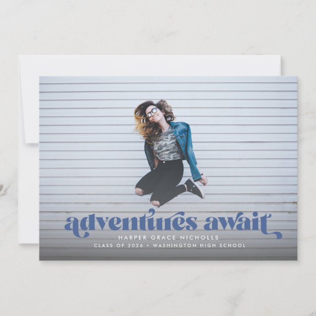 Aventures Await (Bleu) Graduation Invitation (Devant)