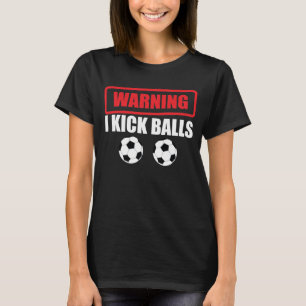 Avertissant je donne un coup de pied le T-shirt