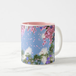 Avril verse la tasse