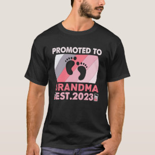 Awesome Promoted to Grandma 2023  New Grandma To B T-Shirt