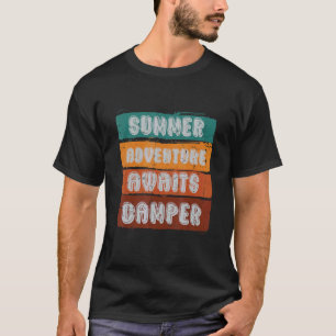 Awesome Summer Adventure Awaits Camper Camping Des T-Shirt
