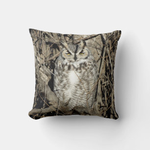 B51 Great Horned Owl Throw Pillow