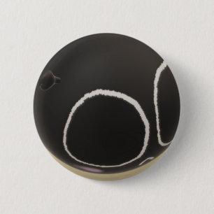 B e e - 2 inch round button