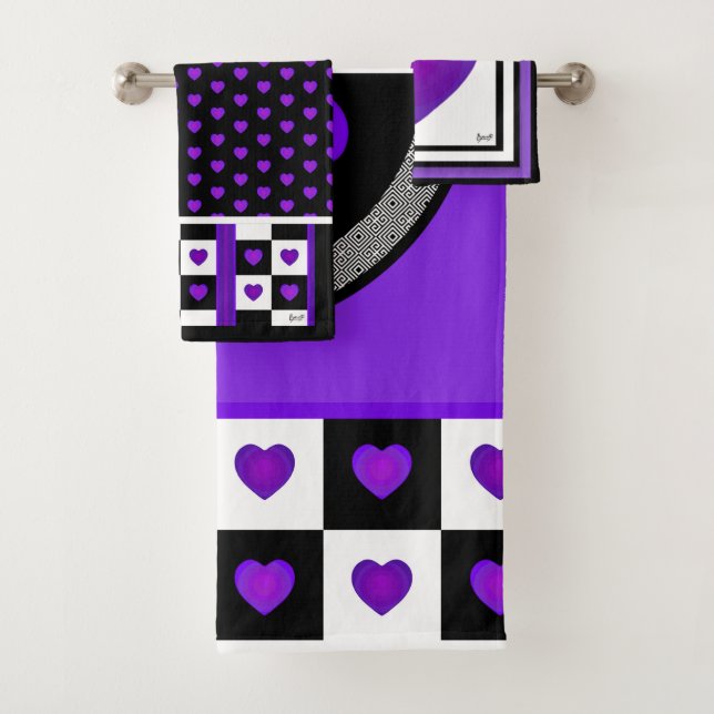 B&W Purple Hearts Beating Bath Towel Set (Insitu)