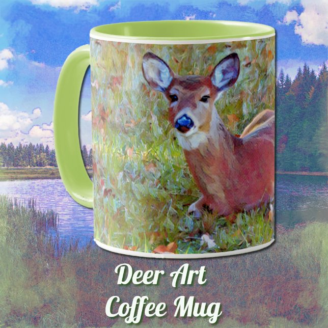 Baby Deer Fawn Repose dans Meadow Art Mug Cup (A pretty deer resting in a meadow and in an artsy style on a nice coffee mug.)