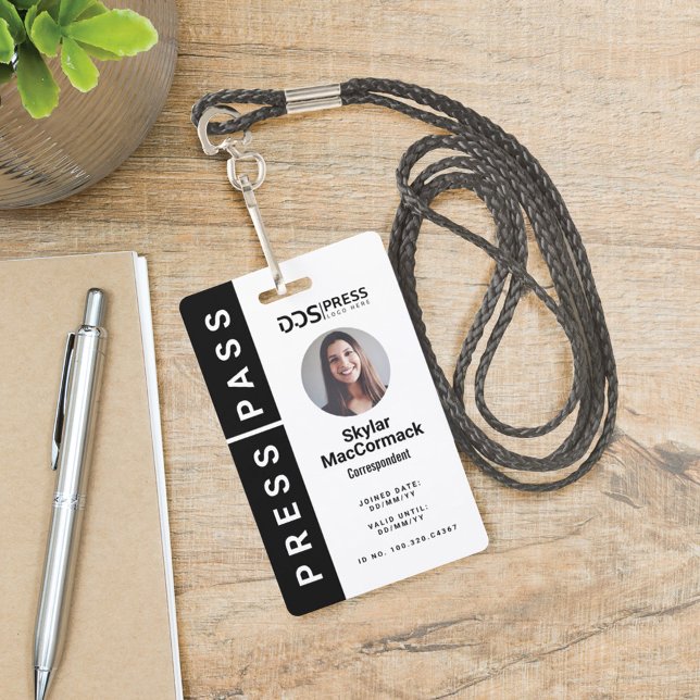 Badge Carte de presse et logo photo à cercle noir modern (Créateur téléchargé)