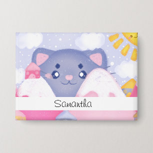 Badge Chat Whimsical et Montagnes d'hiver avec un soleil