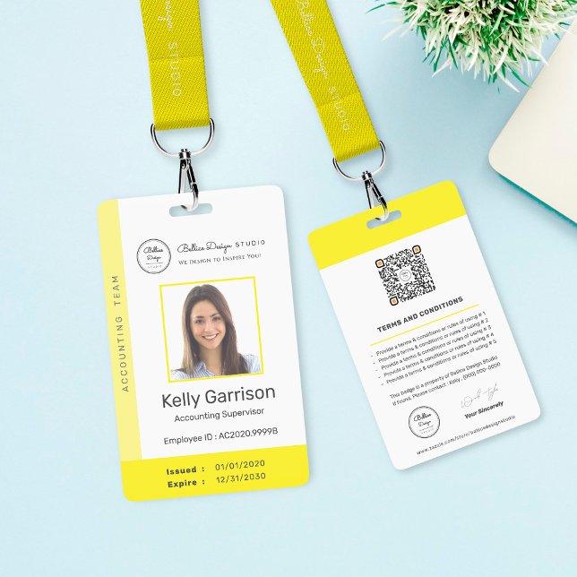 Badge Code QR de l'employé moderne de l'entreprise perso (Créateur téléchargé)