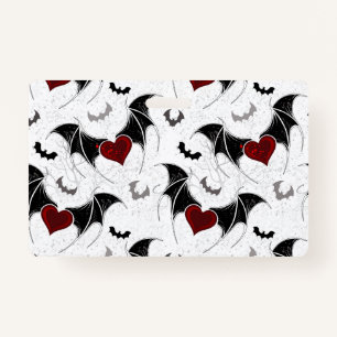 Badge Coeur d'Halloween avec ailes de chauve-souris noir