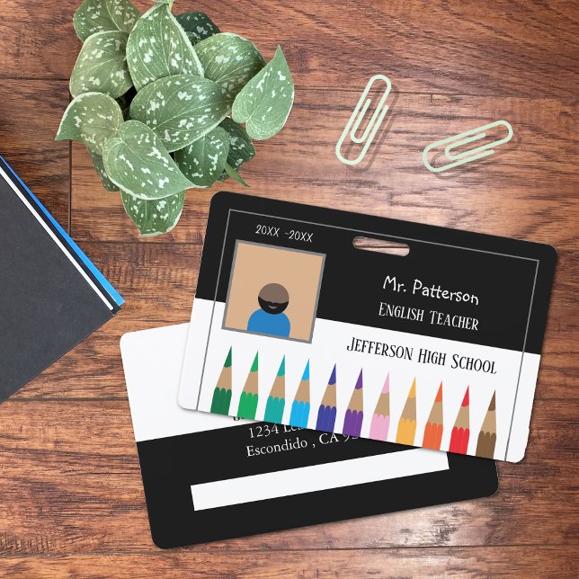 Badge Crayons noirs et blancs Insigne d'enseignant horiz (Black and white horizontal teacher photo ID badge .)
