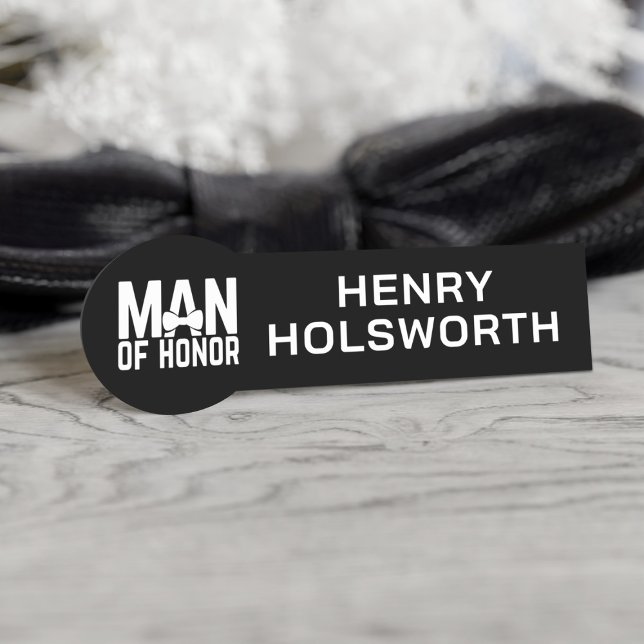 Badge de nom moderne pour homme d'honneur noir et  (Attach this name tag to your Man of Honor so everyone will know who he is)