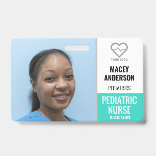 Badge d'employé d'hôpital avec grande photo et cod