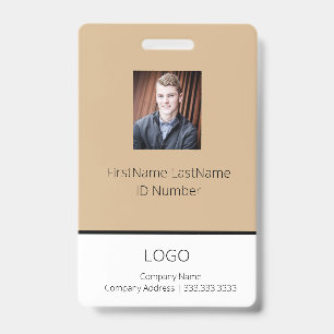 Badge d'employé marron avec code-barres