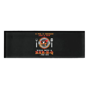 Badge D'identification BBQ Un Cochon Et Un Poulet Marcher Dans Un Bar B