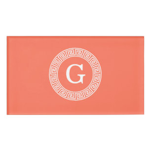 Badge D'identification Corail Blanc Grille Clé grecque Cadre initial Mono