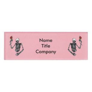 Badge D'identification Deux demi-Skeletons Élevée Armoiries tenant des Ro