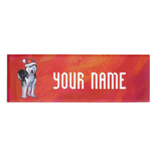 Badge D'identification Husky à Santa Hat Sur Rouge