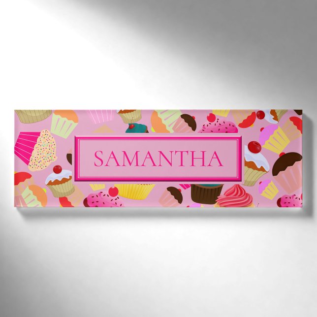 Badge D'identification Personnalisez. Amusement, petit gâteau rose (Devant)
